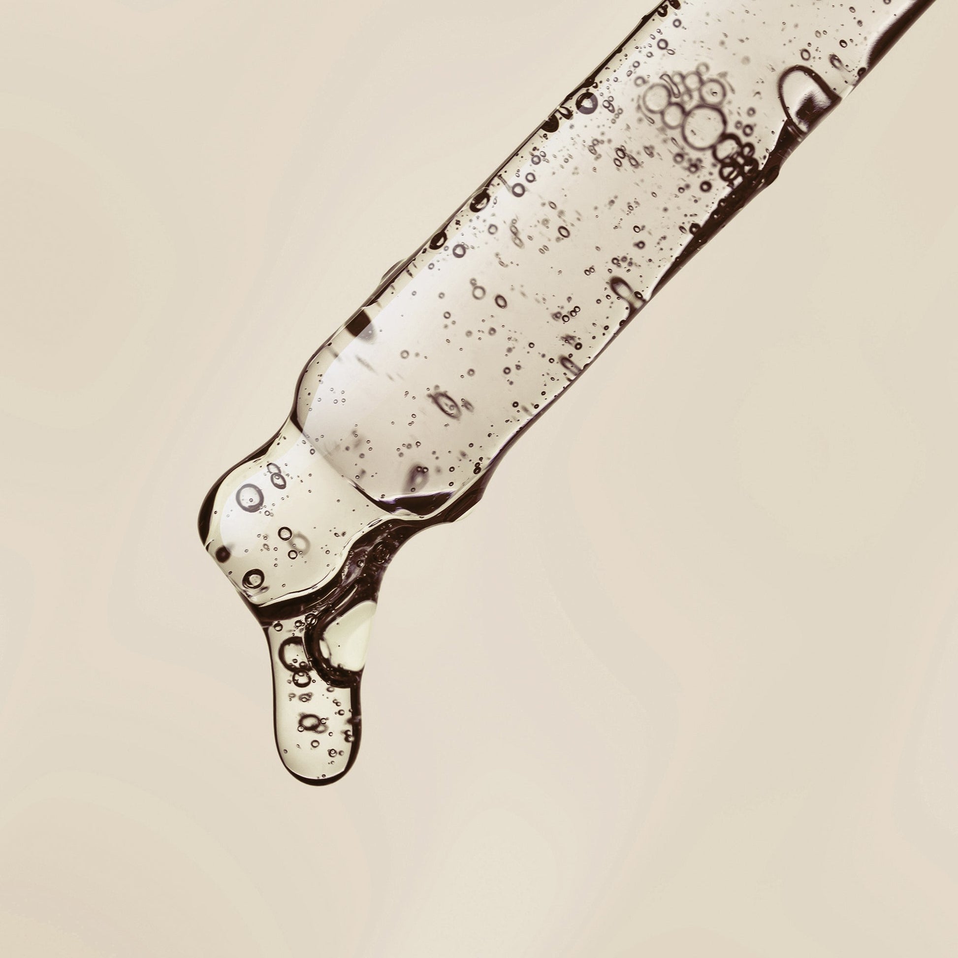 Luxurious non-sticky ampoule with fermented black rice for barrier strengthening