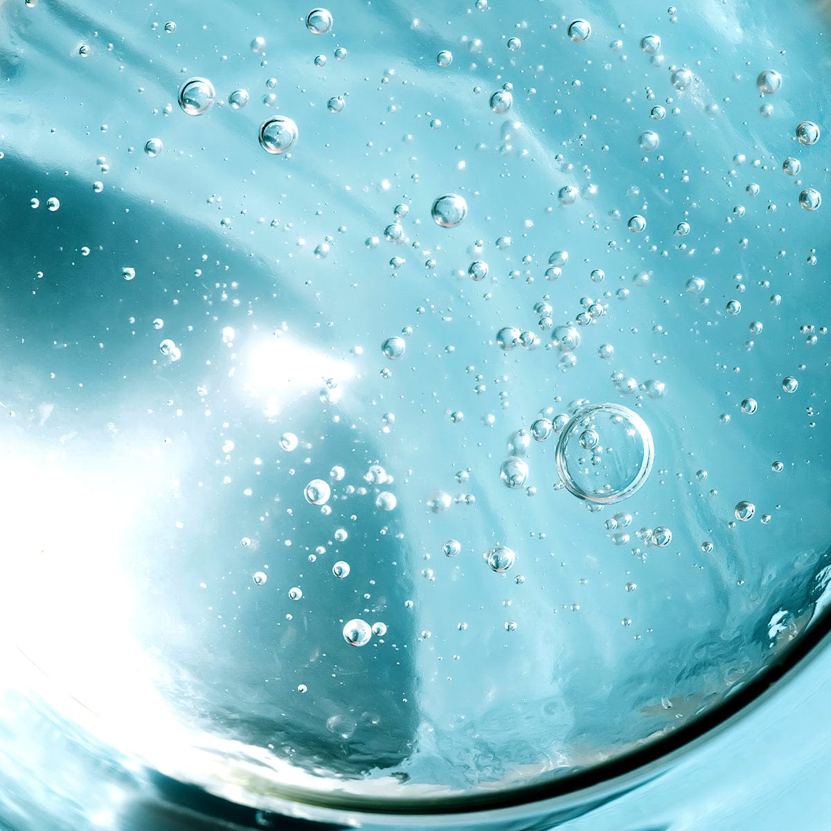 2% BHA salicylic acid unclogs pores and exfoliates dead skin cells