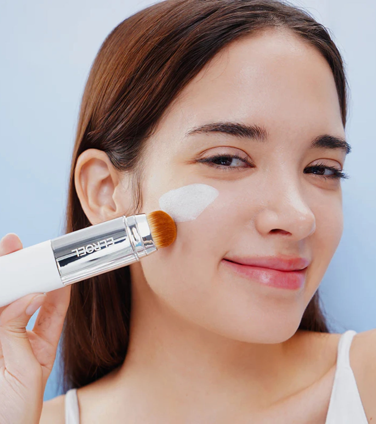 ELROEL Blanc Cover Cream Stick Medium — application
