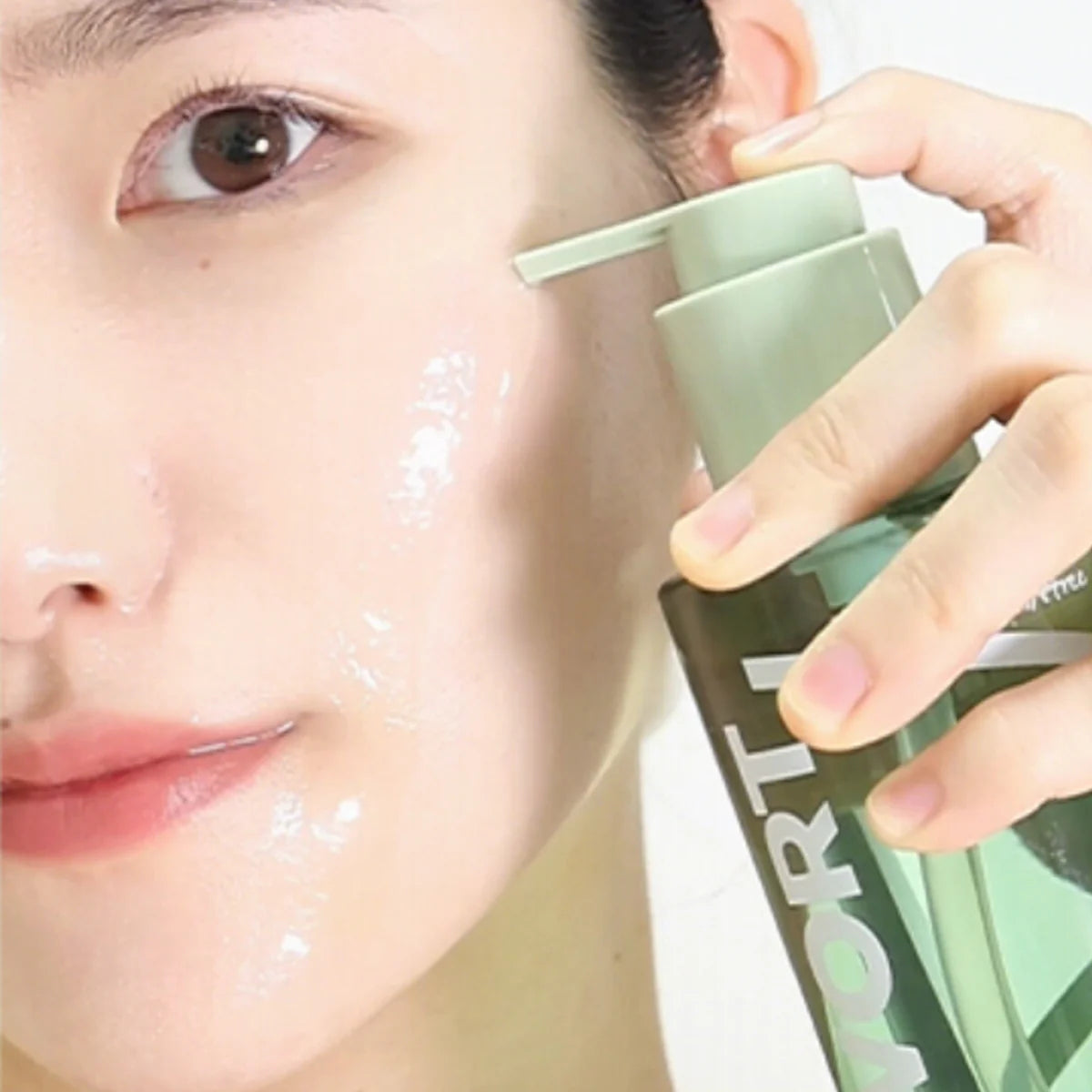 Isntree Mugwort Calming Deep Cleansing Oil — mugwort soothes and comforts sensitive skin
