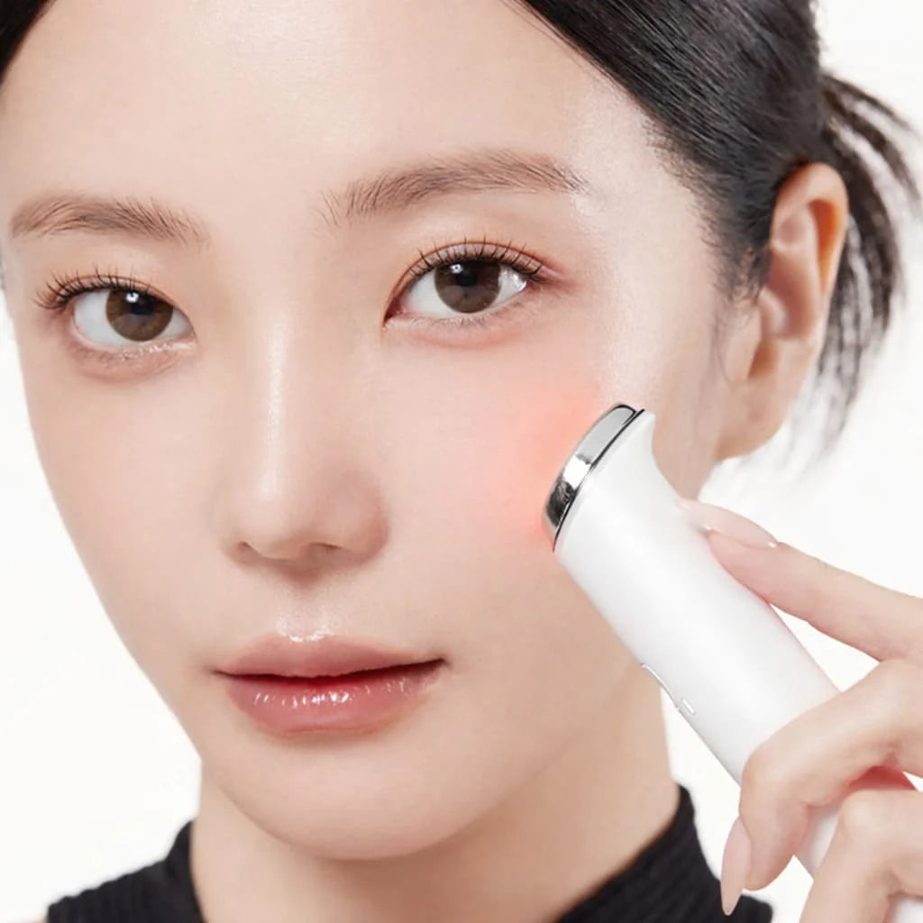Medicube AGE-R Booster Pro Mini White – microcurrent care for firmer skin