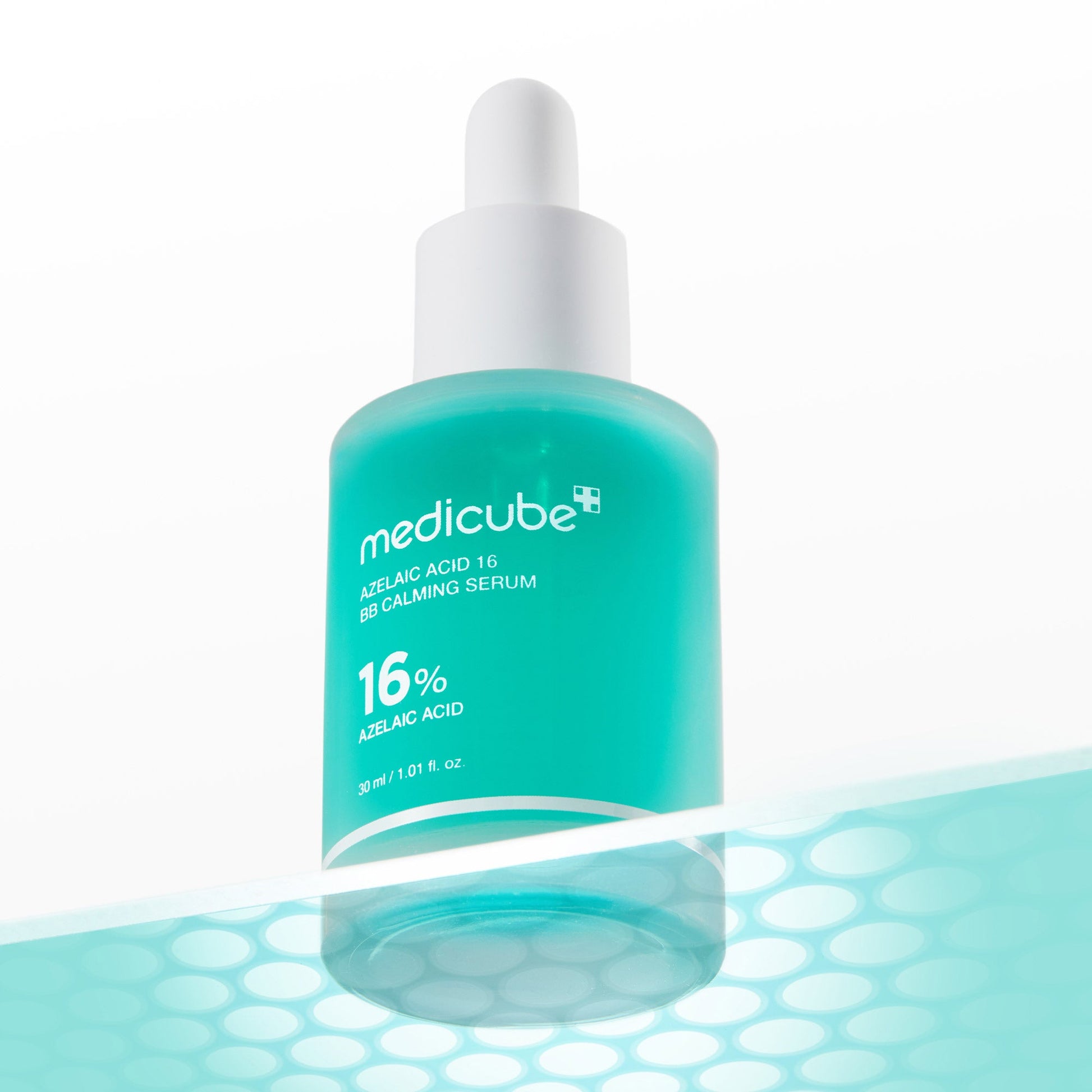 Calming serum with high-concentration azelaic acid complex, niacinamide and panthenol