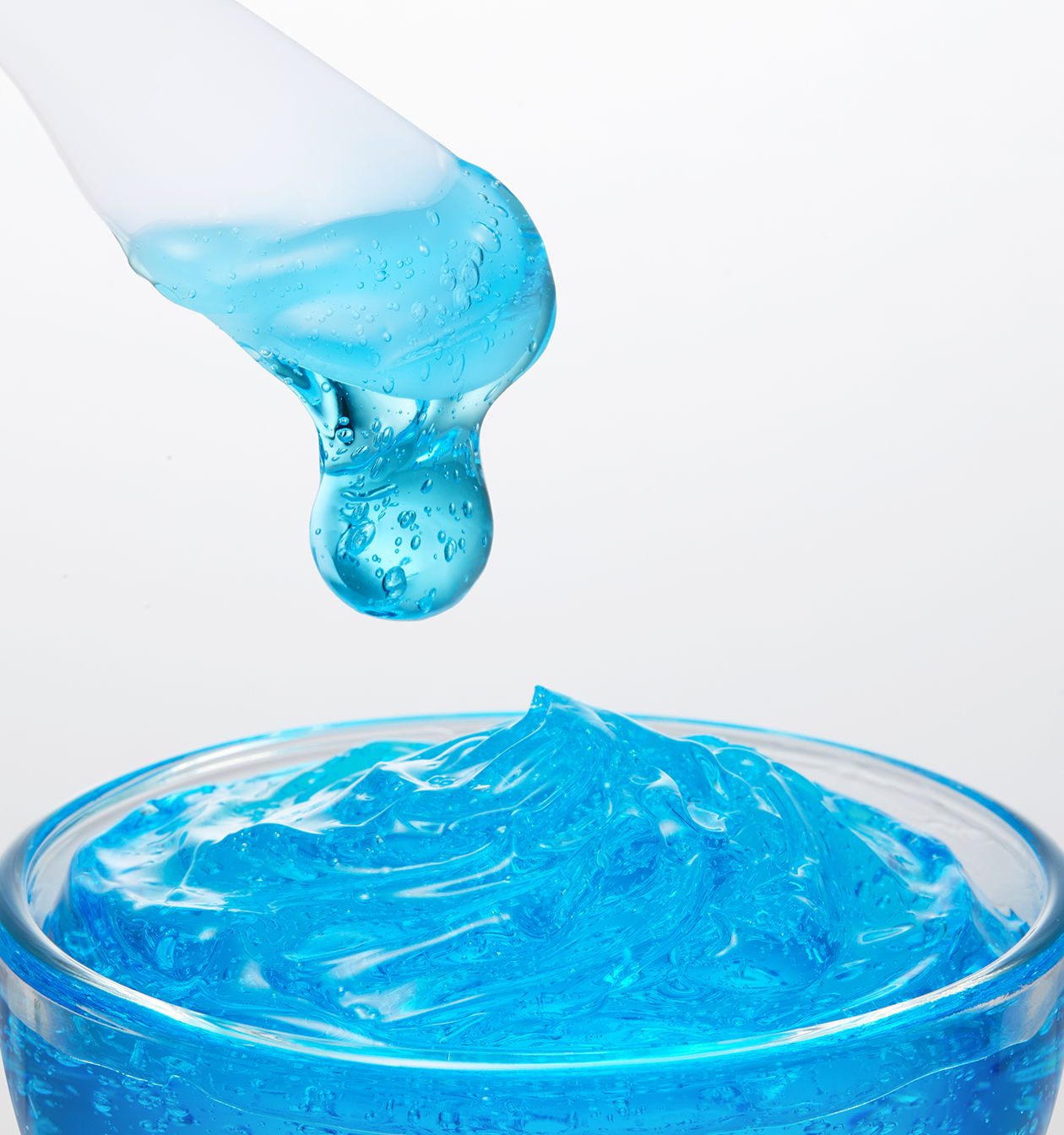 Fresh jelly cream texture with niacinamide for a smooth, radiant, comfortable finish