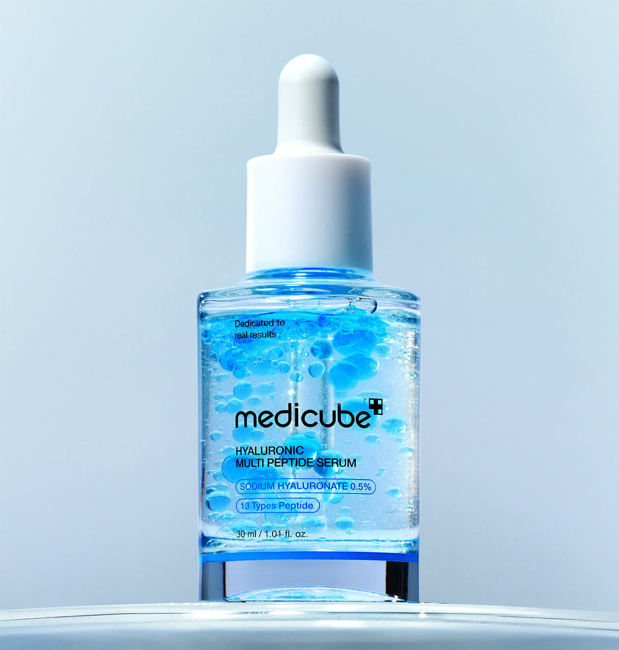 Lightweight serum with hyaluronic acid and 13 peptides that boosts moisture and radiance