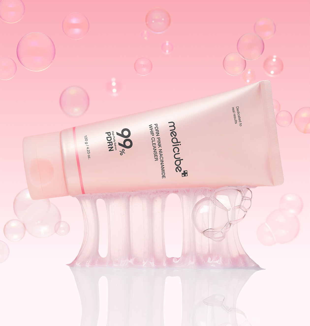 Low-irritation foaming cleanser that leaves skin soft and hydrated