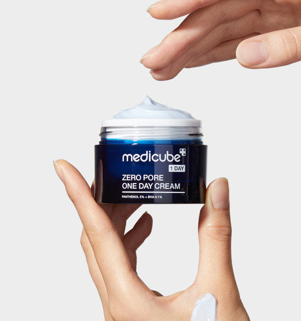 Zero Pore One Day Cream absorbs fresh without greasiness and balances oil