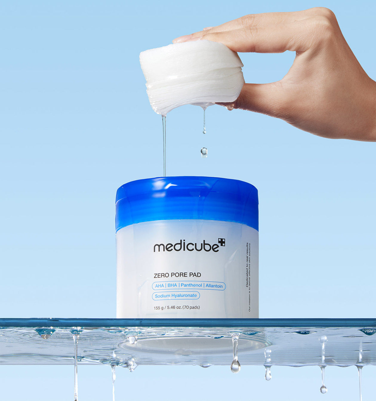Dual-textured Zero Pore Pad 2.0 with embossed exfoliating side and smooth soothing side