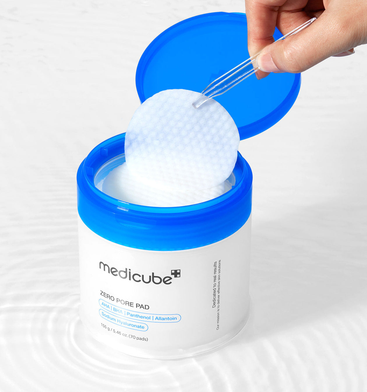 Zero Pore Pad 2.0 tightens the look of pores and smooths rough, uneven skin texture