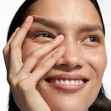 Refreshes and hydrates throughout the day