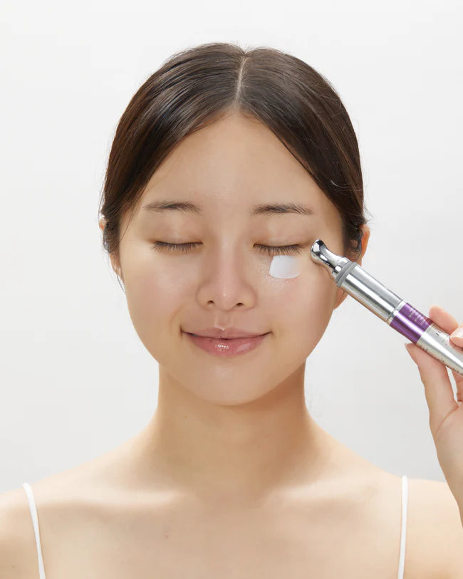 VT Cosmetics Reedle Shot Lifting Eye Cream — application